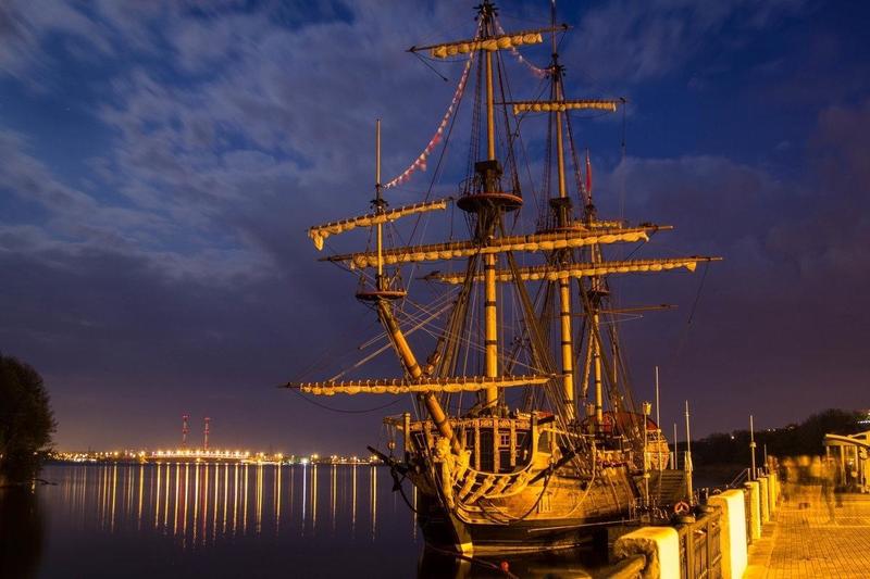 Опера на улице, костюмированное шоу и концерт ансамбля им. Александрова 