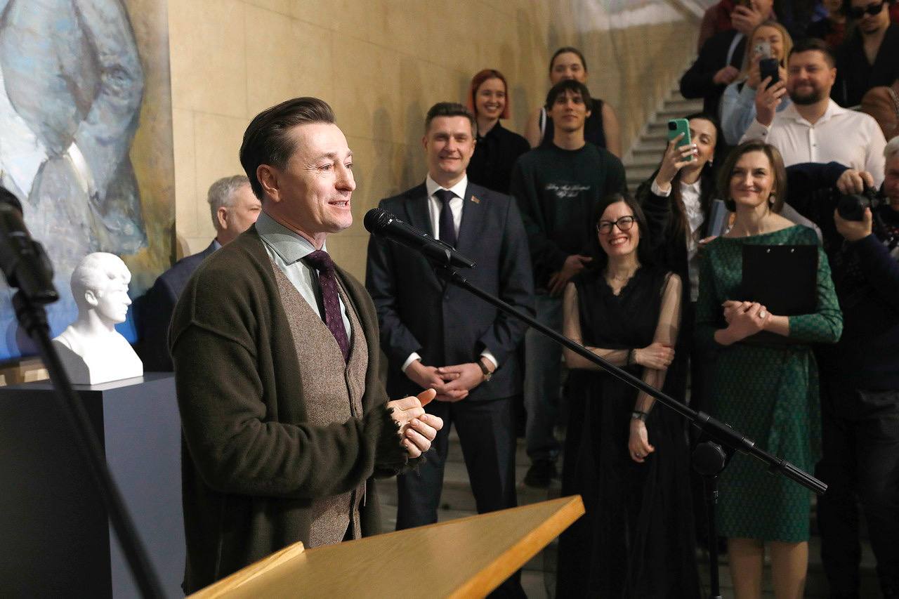 В Минске открылась масштабная выставка воронежского Народного музея Сергея Есенина