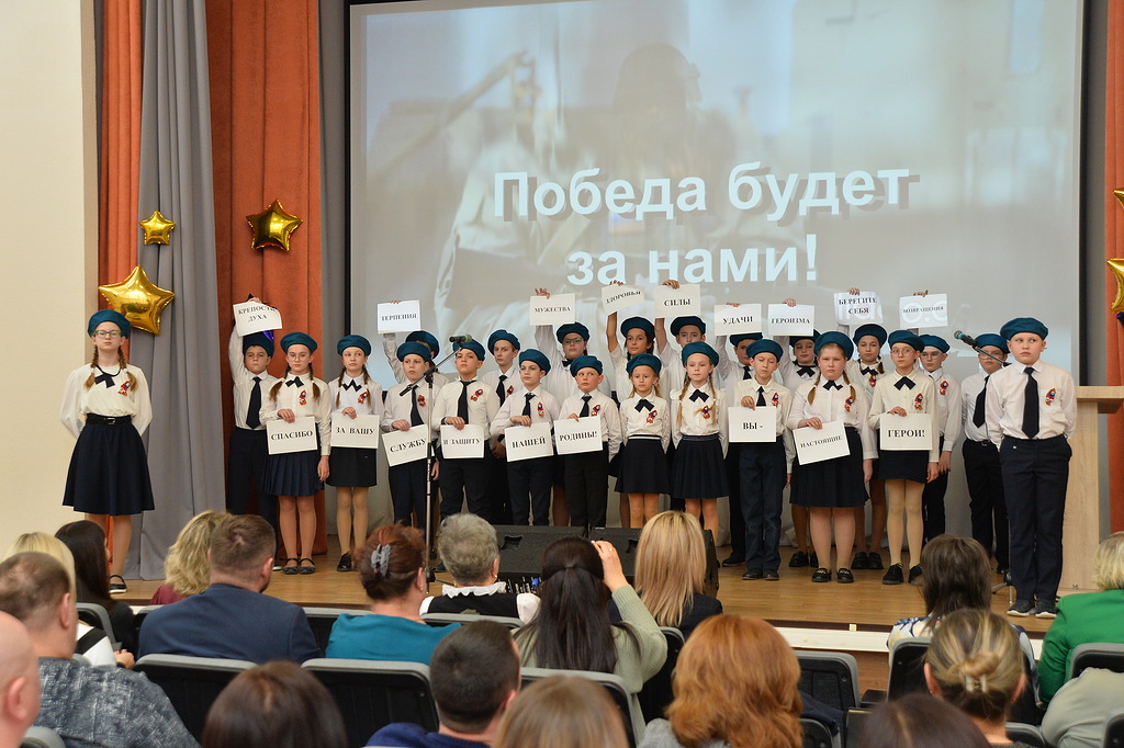 Воронежские волонтёры рассказали школьникам, как помогают бойцам СВО