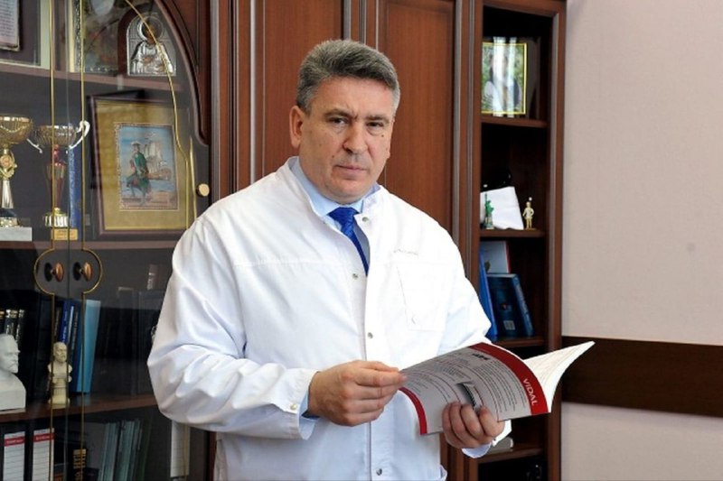 Уважаемые коллеги! Дорогие друзья! Сердечно поздравляю Вас с профессиональным праздником – Днем медицинского работника! 