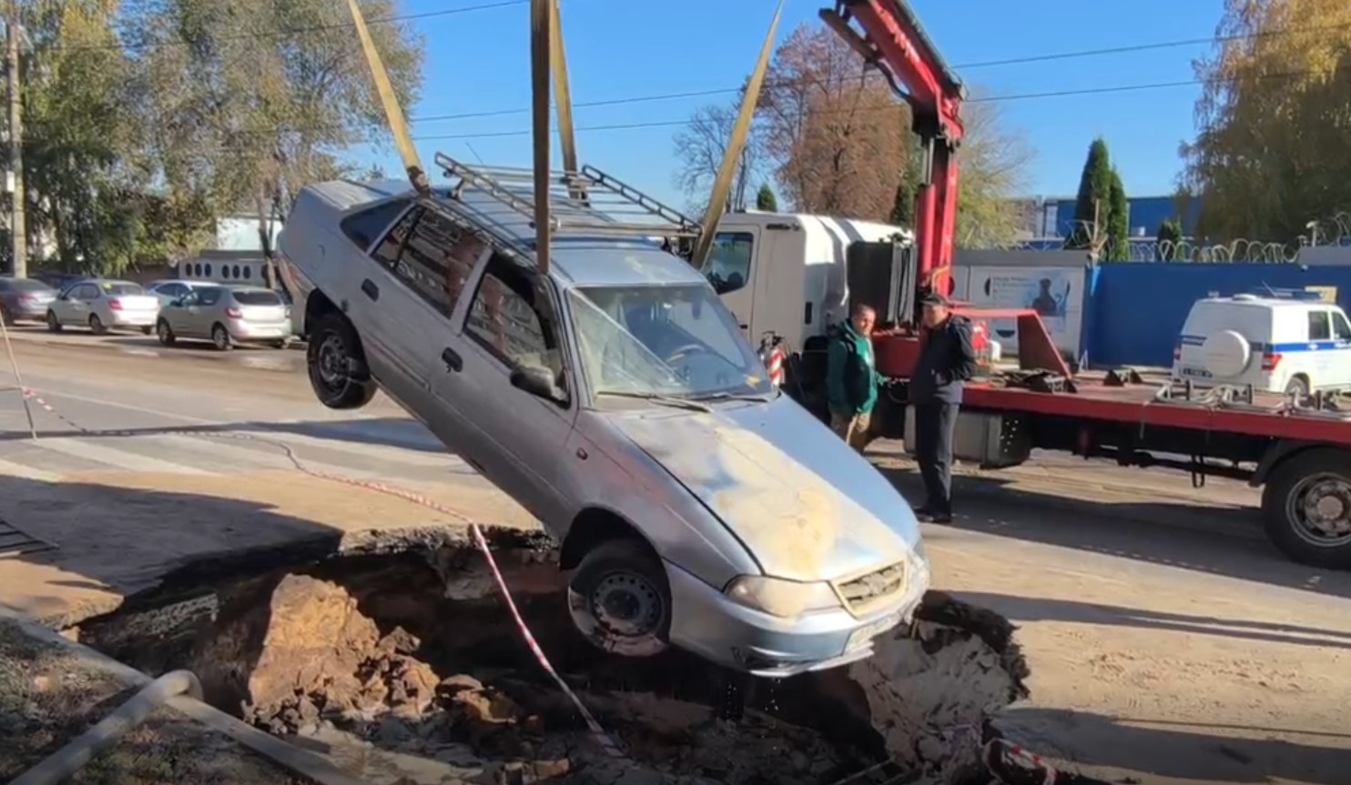 авто в яме.jpg