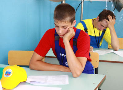 Эдуард Строев, ученик 9-го класса МОУ «Хохольская средняя общеобразовательная школа», победитель VI Всероссийского слета ученических производственных бригад в номинации «животновод».