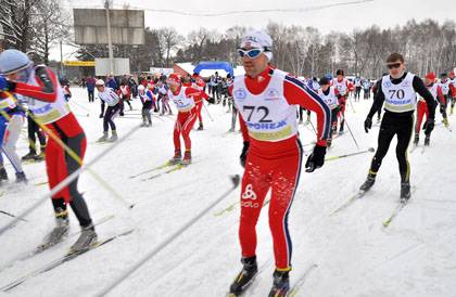 На спортивной базе «Олимпик» в Воронеже прошли соревнования лыжных гонщиков «Марафон - 100». Фото Юрия Бабенко. 