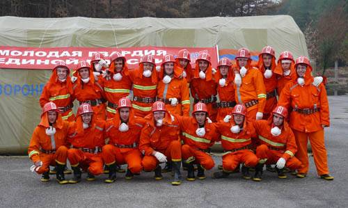 Воронежские «молодогвардейцы» помогают вывозить сгоревшие деревья