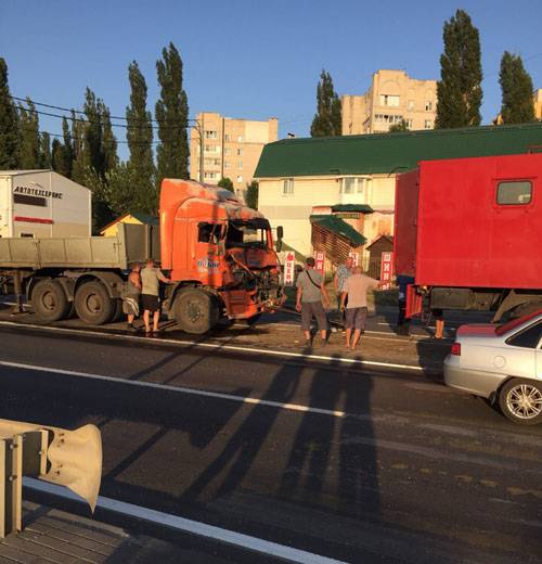 ДТП у авторынка