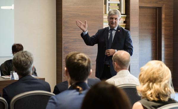 Александр Гусев