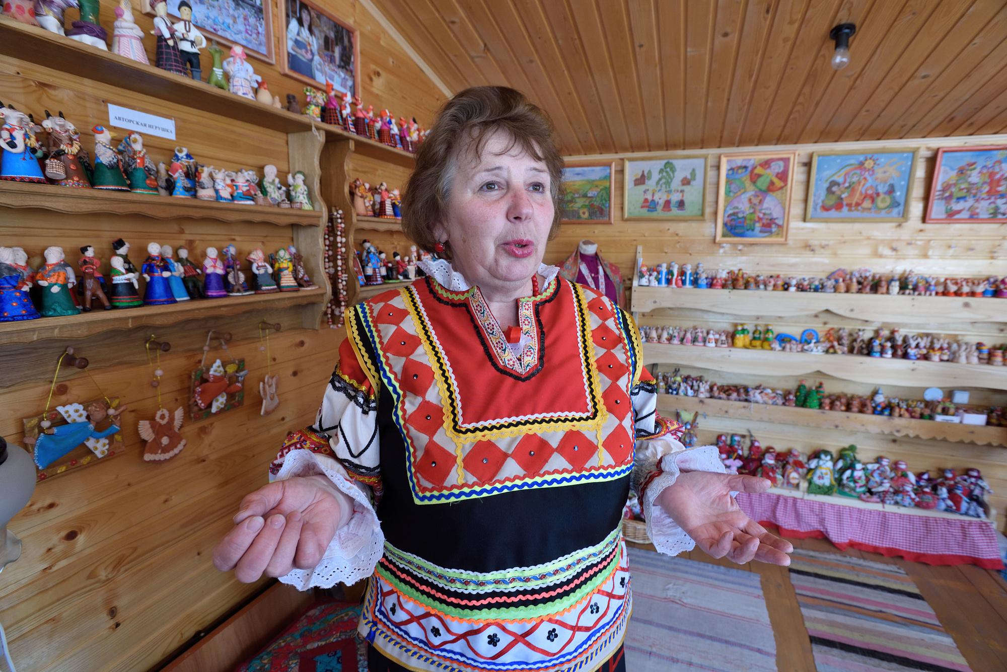 Воронежская мастерица создала в райцентре музей с «заманками» 