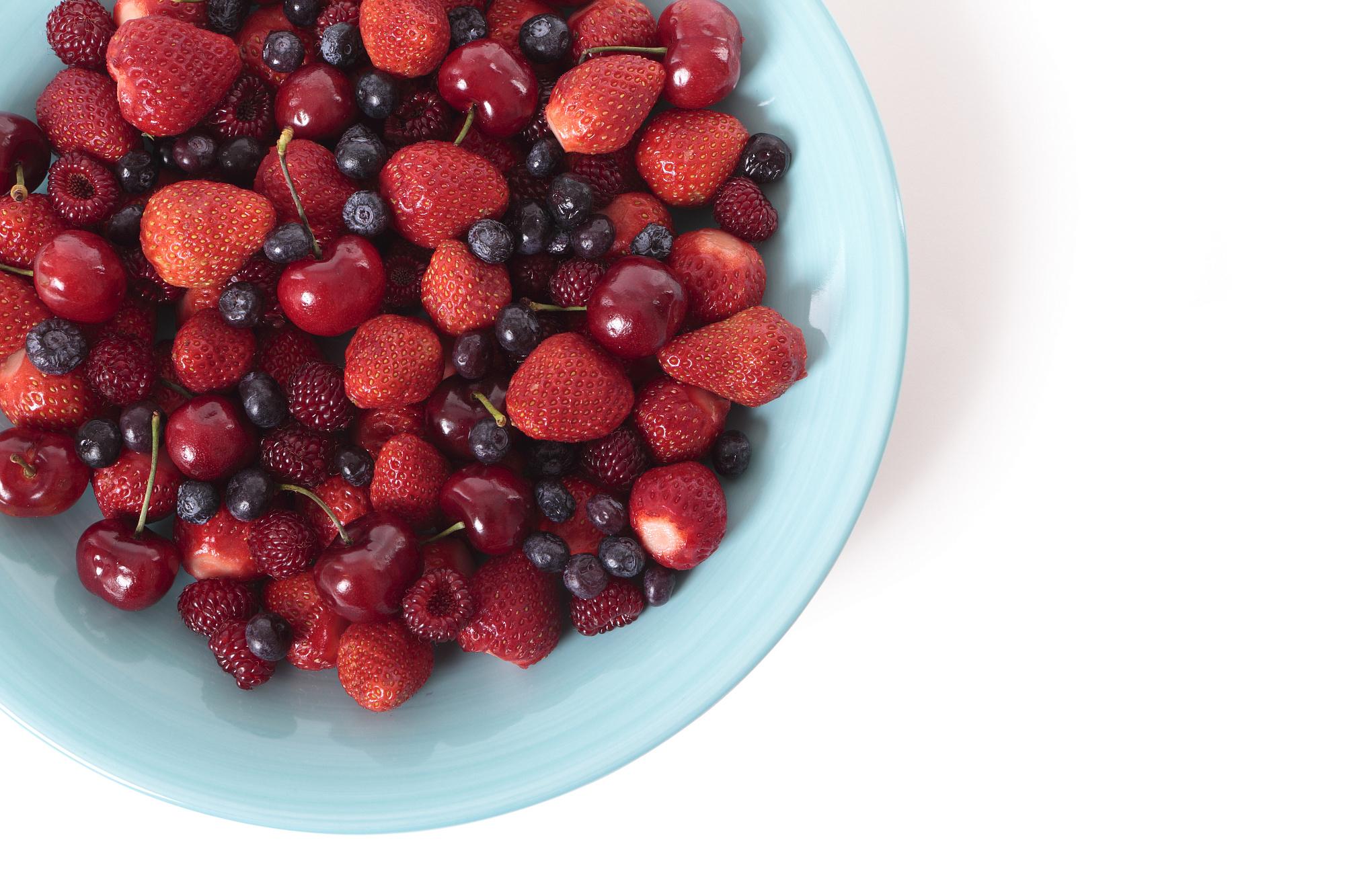 Почему подорожала клубника и черешня и где их выгоднее покупать в Воронеже 