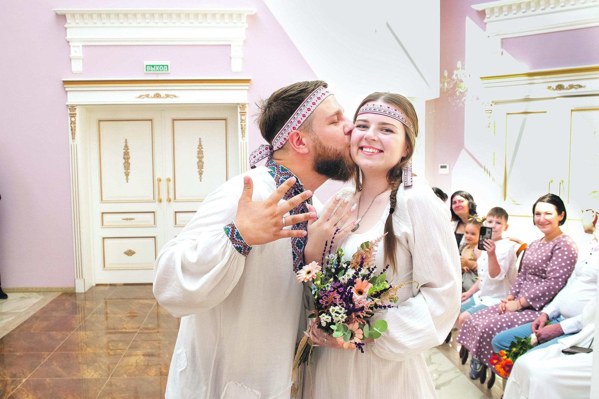 Воронежцы сыграли свадьбу в славянском стиле 