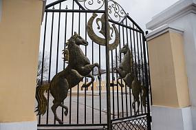 Территорию школы&hellip;