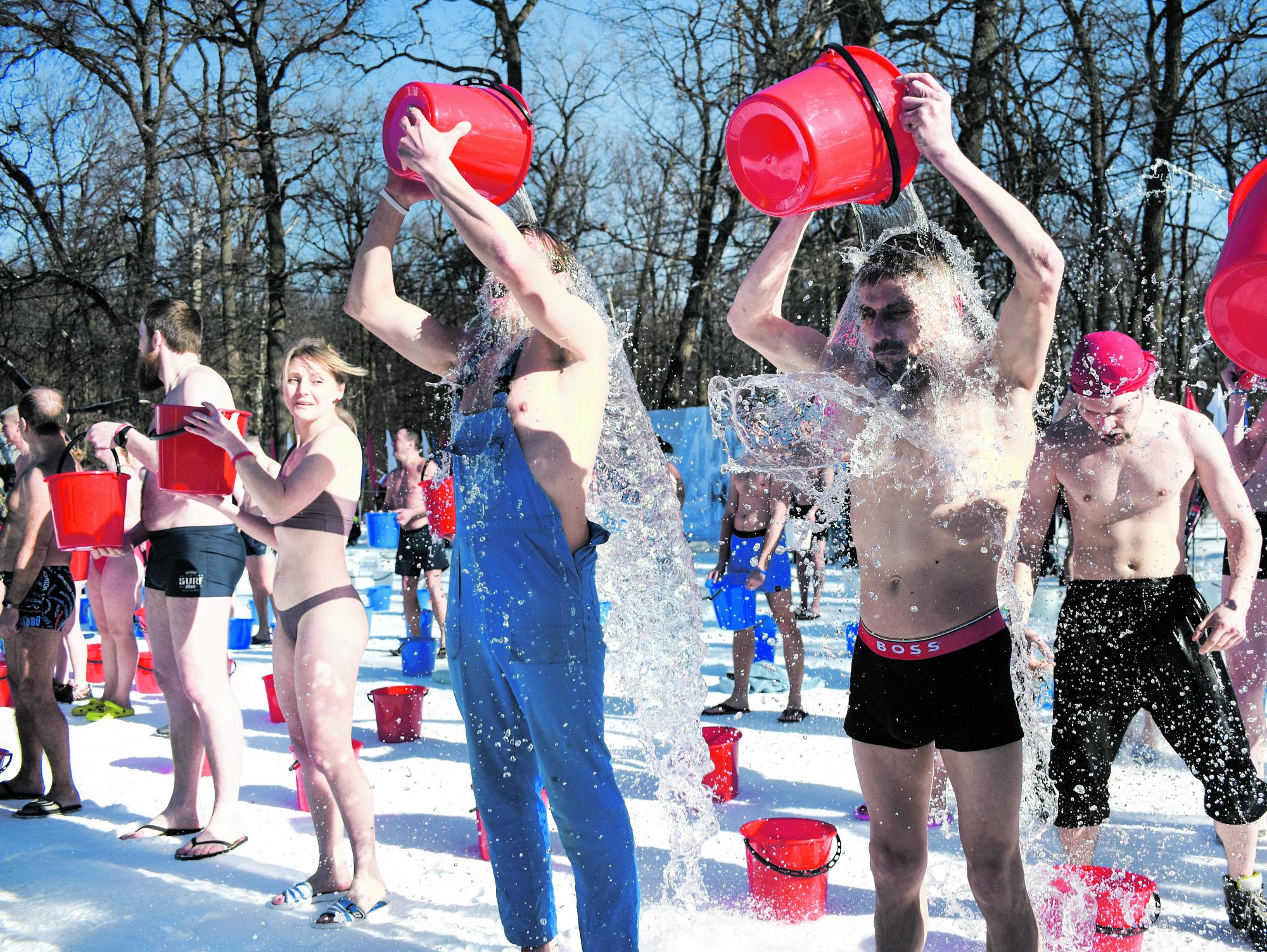 Стенка на стенку и обливания водой: как прошел фестиваль «Ледяной вызов» в Воронеже  