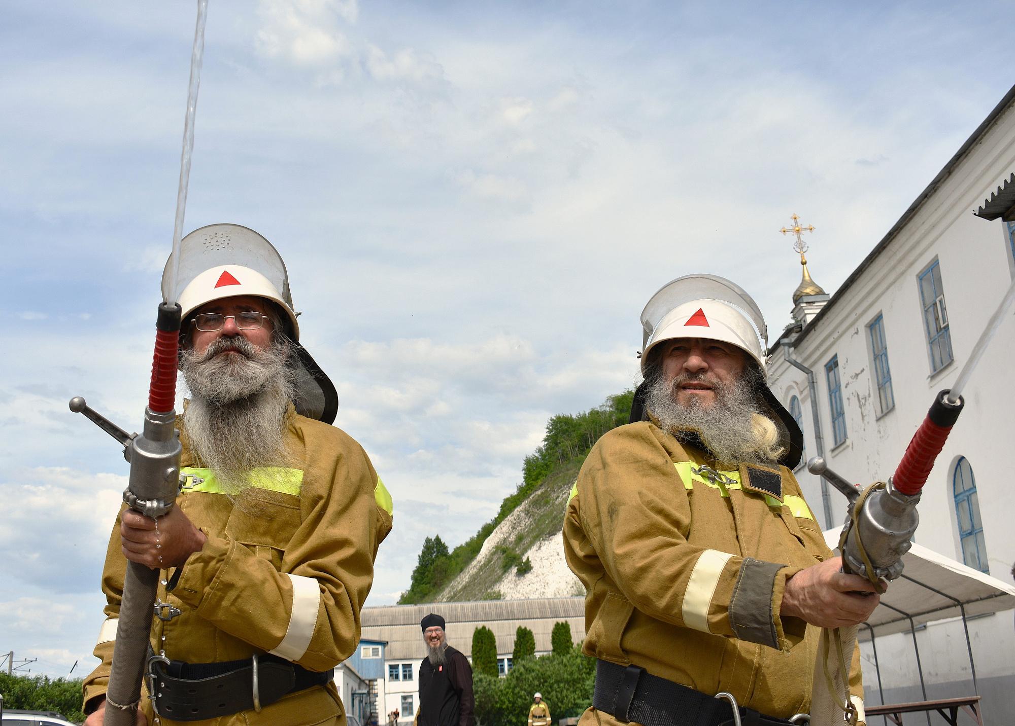 Батюшки-пожарные 