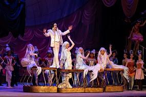 В театре оперы и балета&hellip;